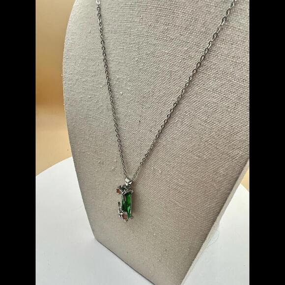 Elegant Green Crystal Hummingbird Necklace - Picture 7 of 12